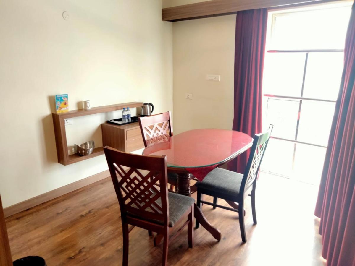 Hotel Parsons Court ดินดิกุล ภายนอก รูปภาพ