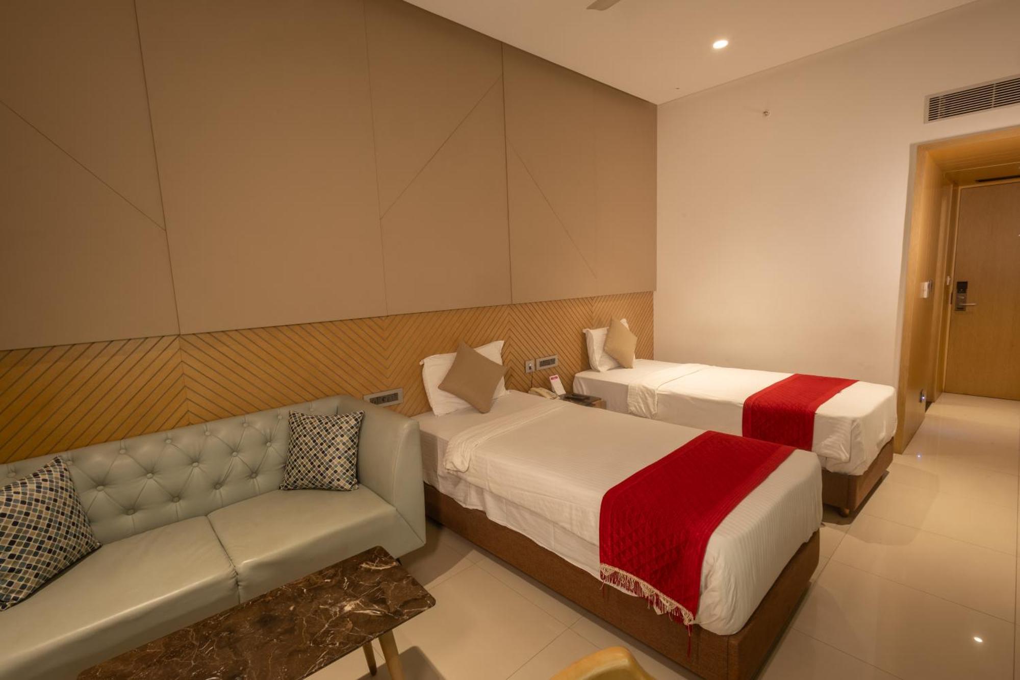 Hotel Parsons Court ดินดิกุล ภายนอก รูปภาพ